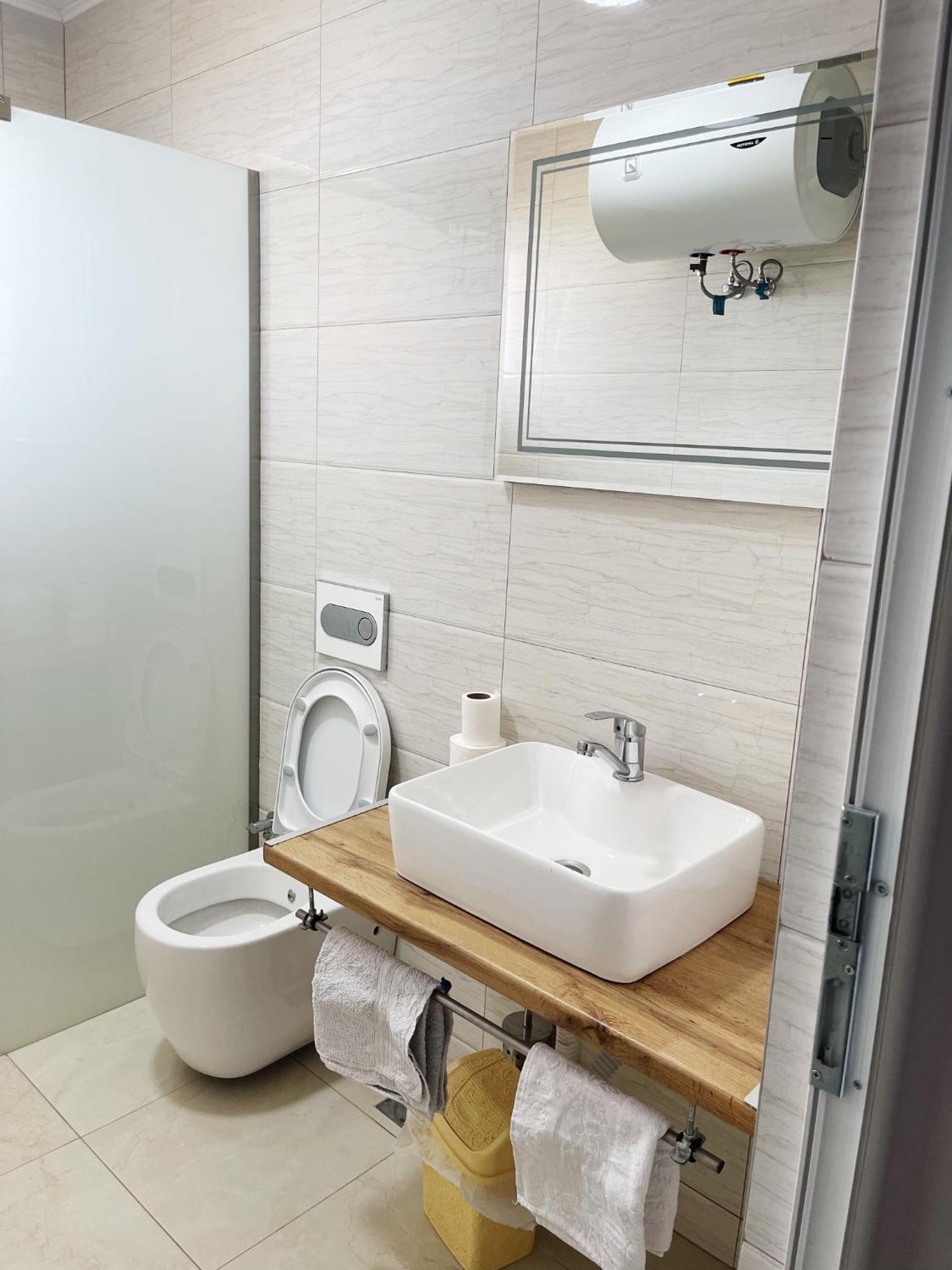 Infinity Plaza Hotel Gjakova Екстер'єр фото