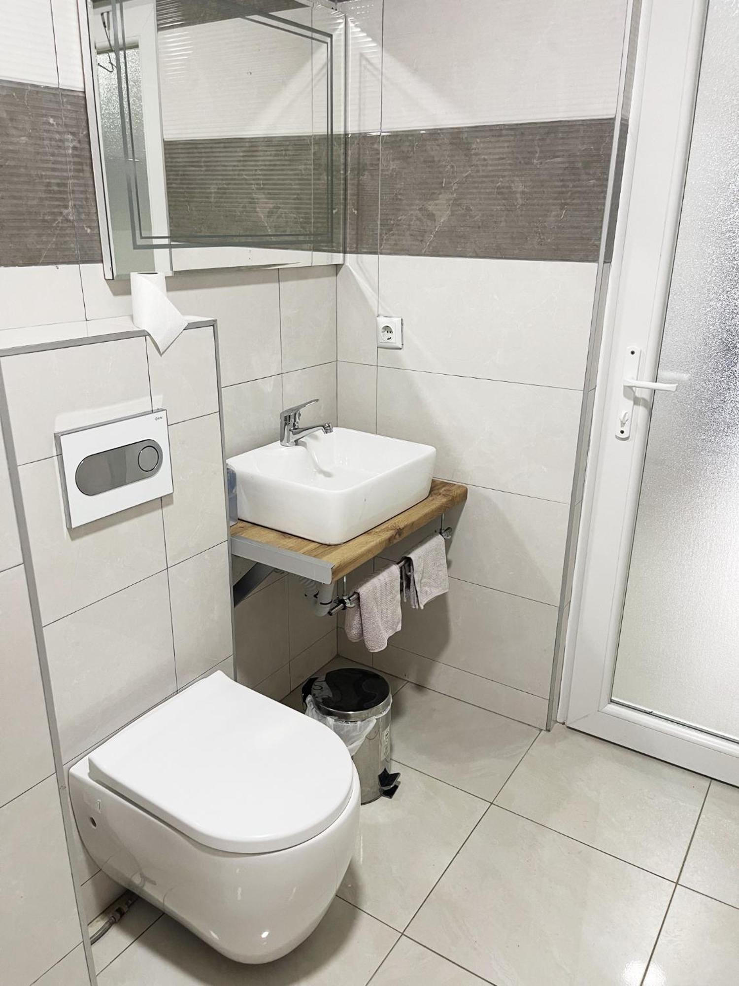 Infinity Plaza Hotel Gjakova Екстер'єр фото