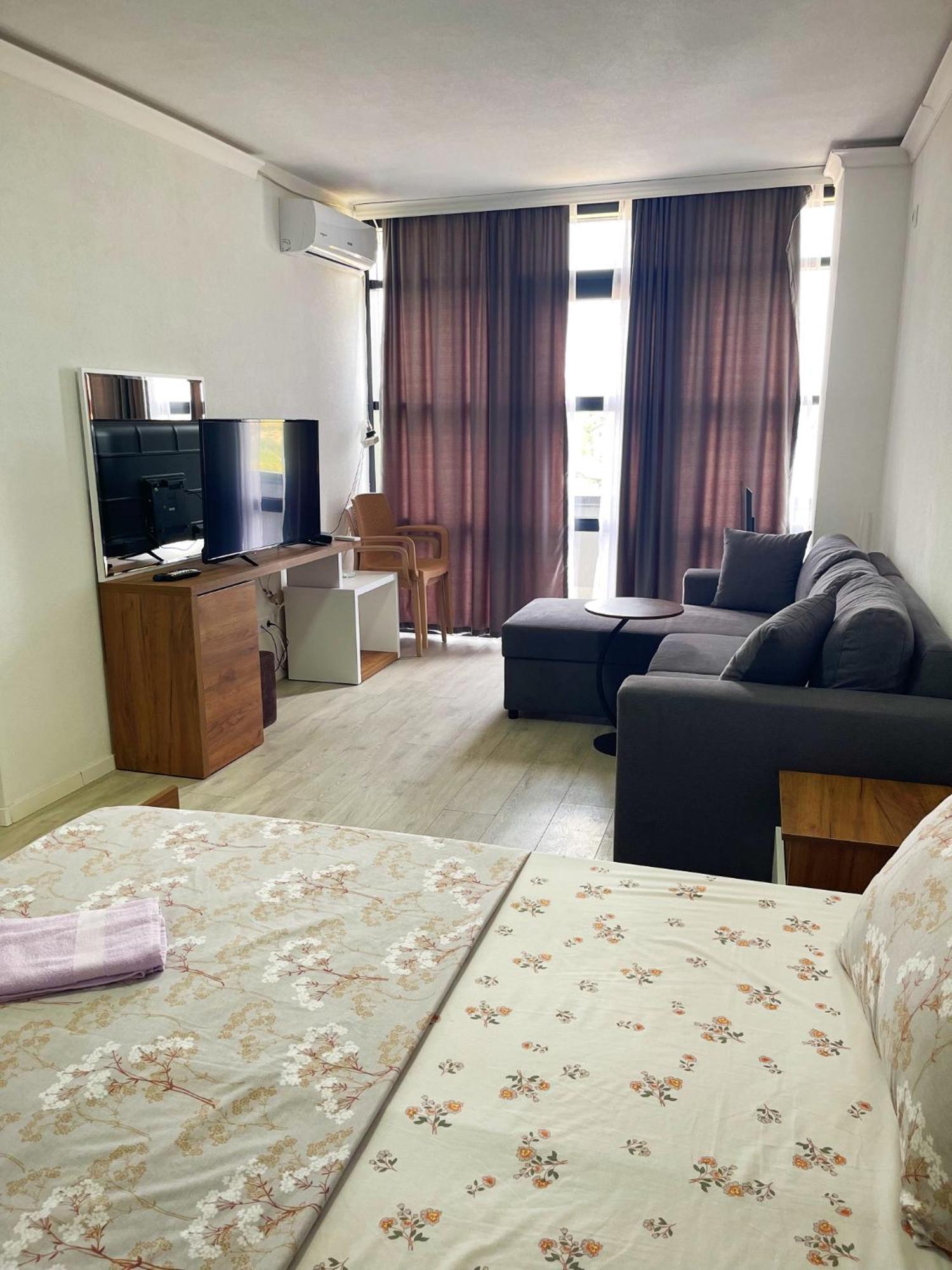 Infinity Plaza Hotel Gjakova Екстер'єр фото