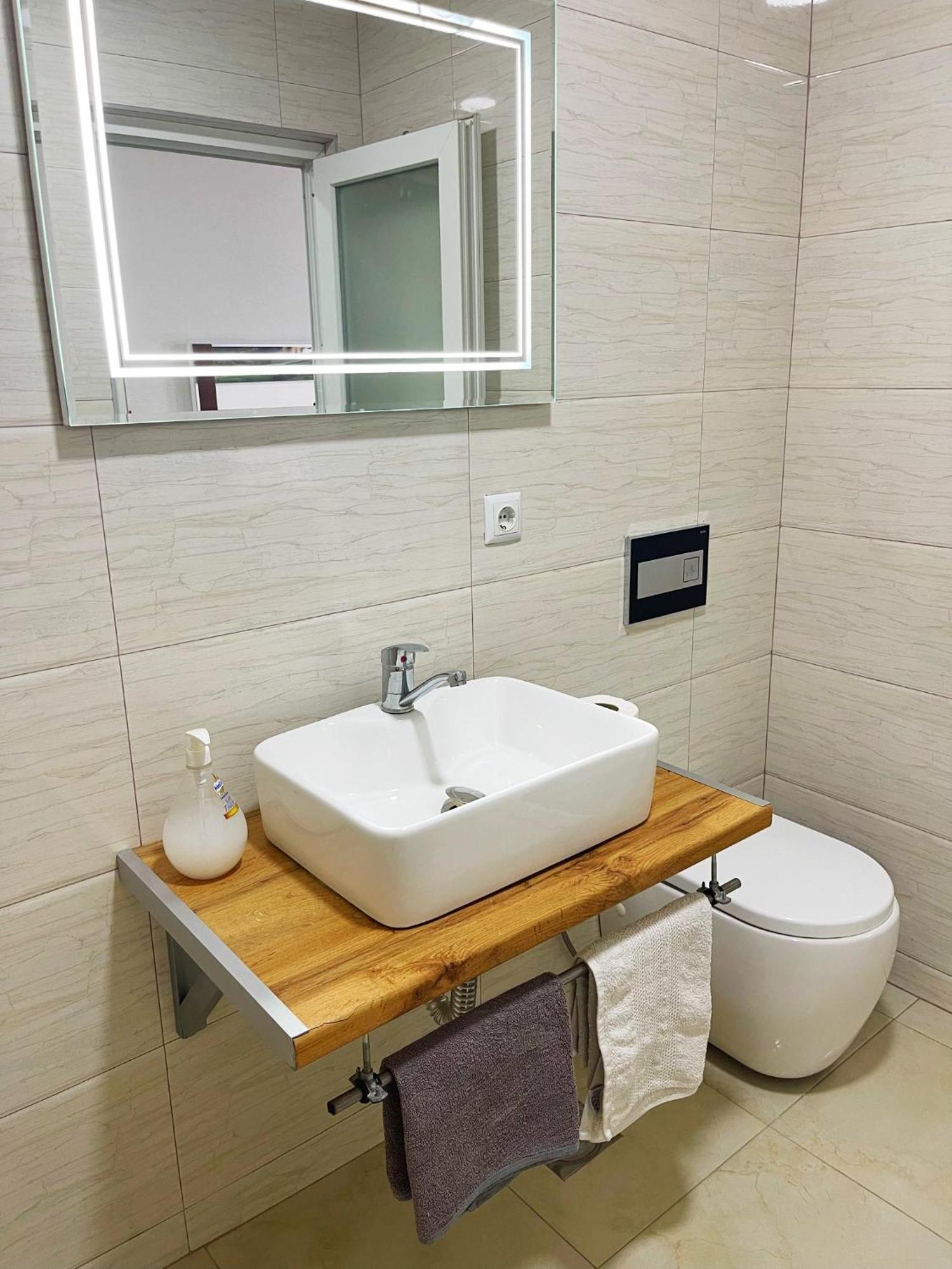 Infinity Plaza Hotel Gjakova Екстер'єр фото